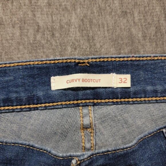 Levis Jeans Womens 32x30 Blue Medium Wash Low Rise Curvy Bootcut - Picture 3 of 9